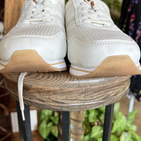 Banana republic, ladies, cream sneaker, size 9, excellent condition - Picture 16 of 16